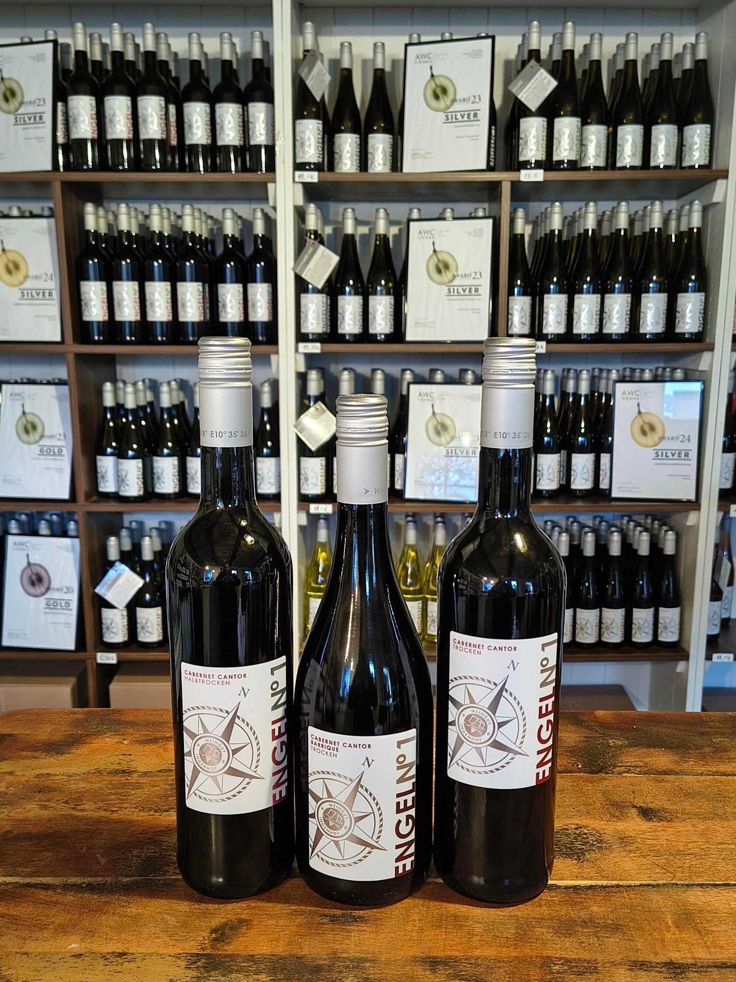 Piwi- Rotweine vom Weingut Ingenhof in Schleswig- Holstein als Weinproben - Paket. Ein genußvolles Geschenk für Weinliebhaber in unserem Onlineshop oder der Weinremise.