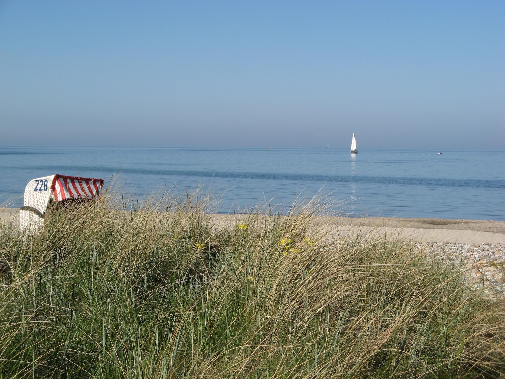 Die Ostsee am Sehlendorfer Strand ist in 15 Autominuten vom Obst- und Weingut Ingenhof erreichbar.