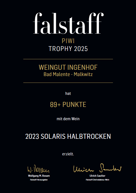 Fruchtiger, veganer Piwi Weißwein der Rebsorte Solaris, halbtrocken ausgebaut auf dem Weingut Ingenhof in Schleswig- Holstein, dem größten Weingut im Norden. Falstaff prämiert. Geschenk für Weinliebhaber.