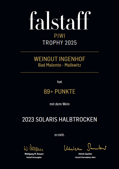 Fruchtiger, veganer Piwi Weißwein der Rebsorte Solaris, halbtrocken ausgebaut auf dem Weingut Ingenhof in Schleswig- Holstein, dem größten Weingut im Norden. Falstaff prämiert. Geschenk für Weinliebhaber.