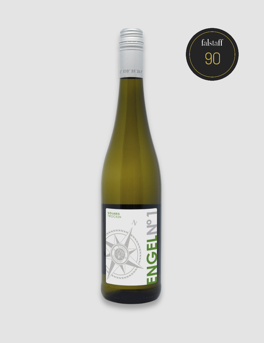 Fruchtiger, veganer Piwi Weißwein der Rebsorte Solaris, trocken ausgebaut auf dem Weingut Ingenhof in Schleswig- Holstein, dem größten Weingut im Norden. Falstaff prämiert. Geschenk für Weinliebhaber.